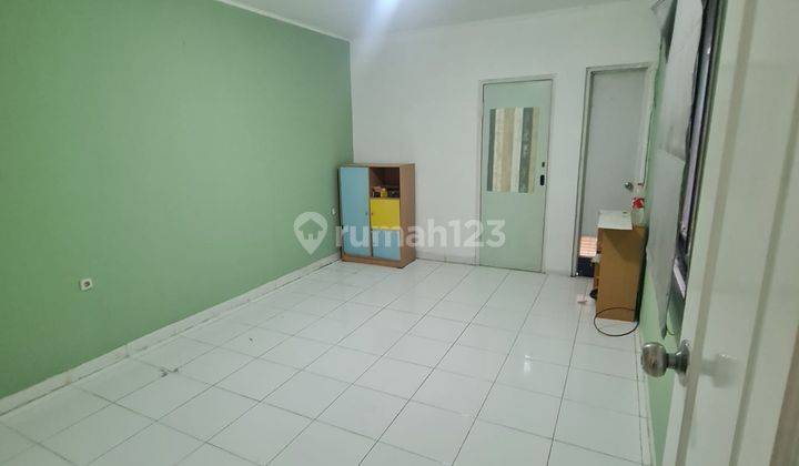 Rumah 2 Lantai Bagus Semi Furnished SHM di Taman Surya 5, Jakarta Barat 2