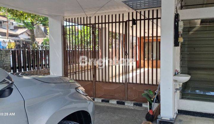 Rumah Besar Siap Huni 2 Lantai Ideal Untuk Keluarga 2