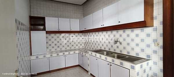 Well-Maintained Vintage House Near Ijen Street, Oro-Oro Dowo, Malang City with 725m2 Land Area 2