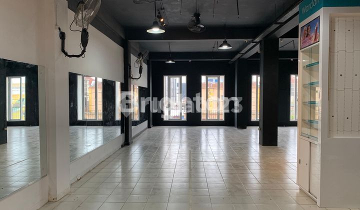 Ruko 3 Lantai di Jember cocok untuk segala macam usaha Ruko 3 Lantai di Jember cocok untuk segala macam usaha