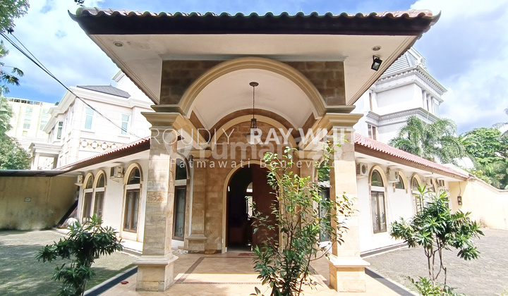 dijual rumah mewah high ceiling siap huni