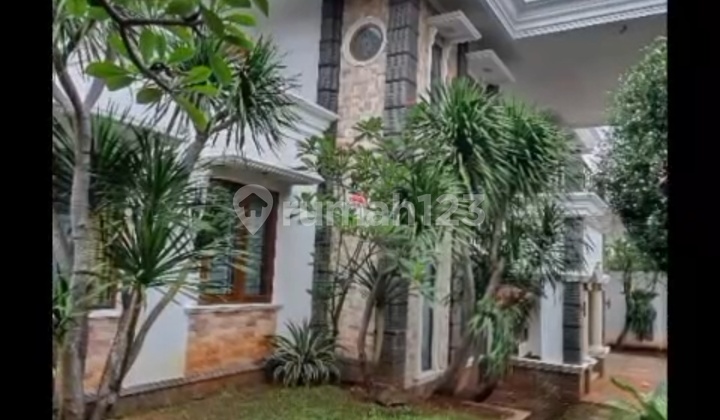 Rumah Mewah Ada Kolam Renang di Jatiwarna, Bekasi Rumah Mewah Ada Kolam Renang di Jatiwarna, Bekasi