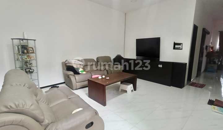 Rumah Hook 3 Lantai Harga Menarik Siap Huni Row 3½ Mobil Lokasi Favorit di Sunter 2