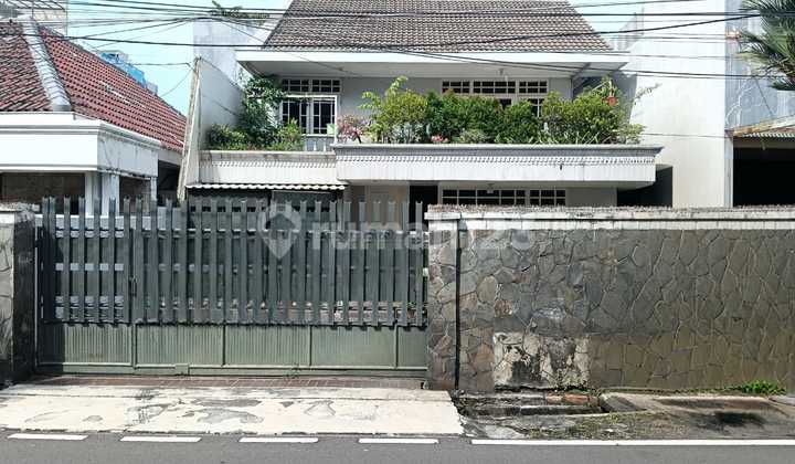 Rumah Besar 2 Lantai Dijual di Petojo Selatan