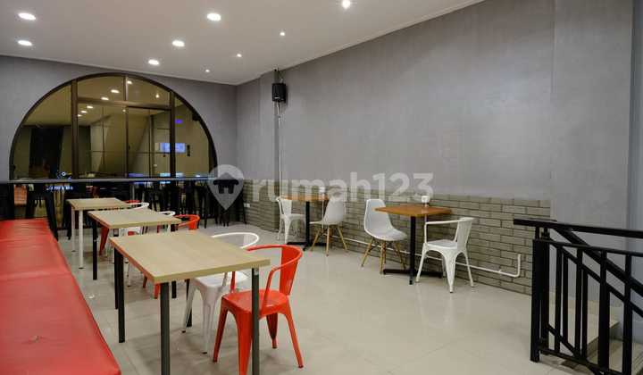 Good 4-Story Shop House for Rent on Main Road, Sedayu City, Kelapa Gading Good 4-Story Shop House for Rent on Main Road, Sedayu City, Kelapa Gading