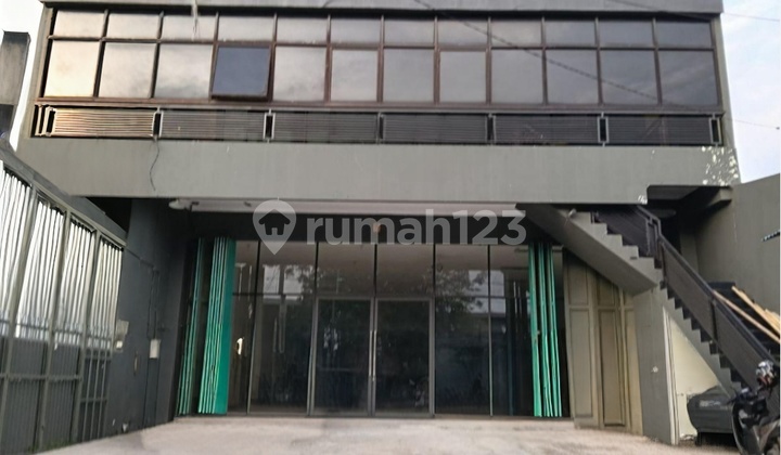 Ruang Usaha/ Gedung Bagus 3 Lantai Disewakan di Raya Sultan Agung Bekasi