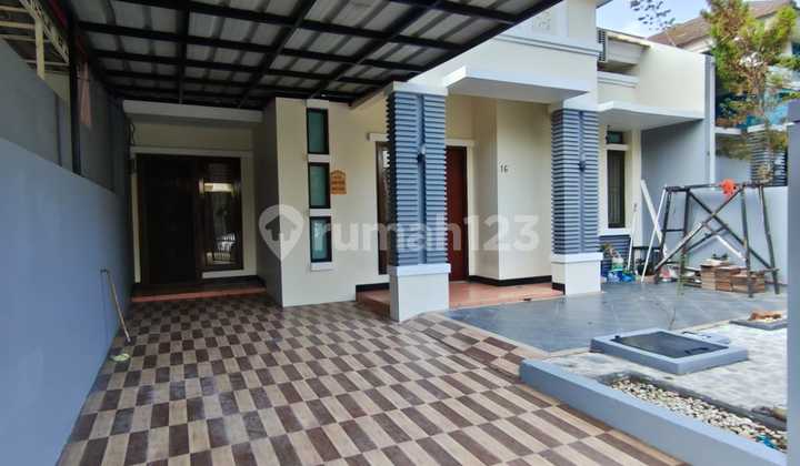 Rumah Rapi Siap Huni Nyaman Dijual Cluster Aralia Harapan Indah 2