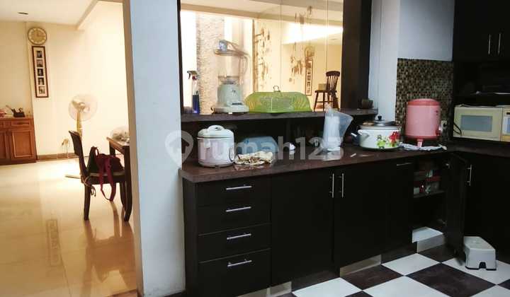 Rumah 2 Lantai Dijual Lokasi Strategis Janur Indah, Kelapa Gading Jakarta Utara 2