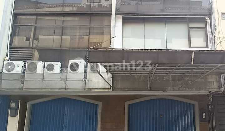 Ruko Gandeng 4 Lantai Bagus Parkiran Luas Dijual Cepat di Komplek Roxy Mas