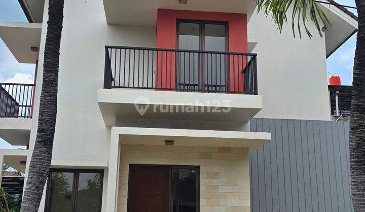 Disewa Rumah Hook 2 Lantai di Cluster Harmoni Harapan Indah Bekasi 1