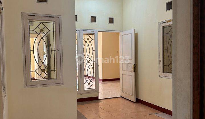 Disewakan rumah di taman sari harapan indah 1