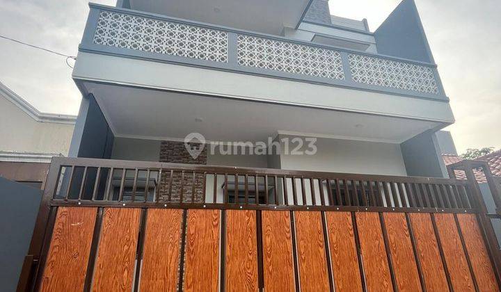 Di Jual Cepat Rumah Baru 2 Lantai Cluster di Harapan Indah Bekasi 2