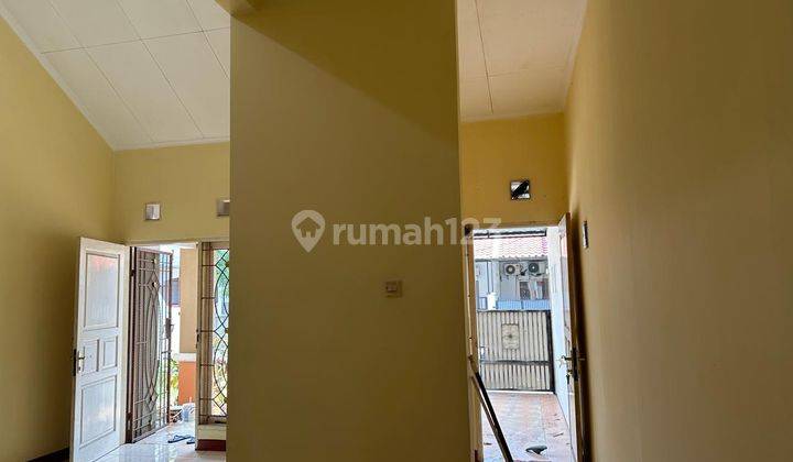 Disewakan rumah di taman sari harapan indah 2