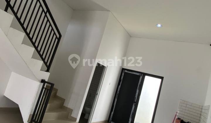 Shop House for Sale by the Roadside in Bekasi City 2