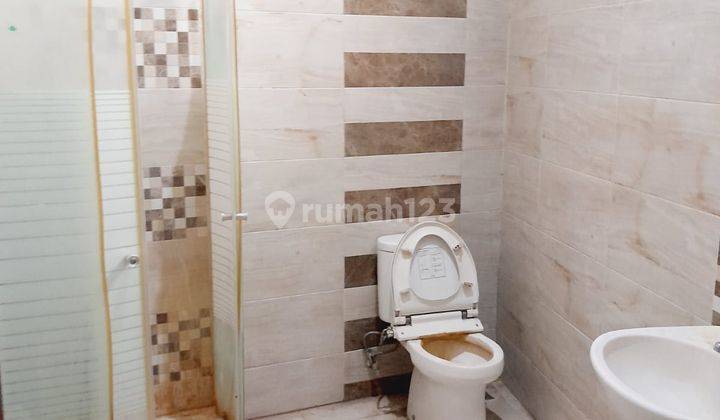 kamar mandi rumah bagus taman mekar utama