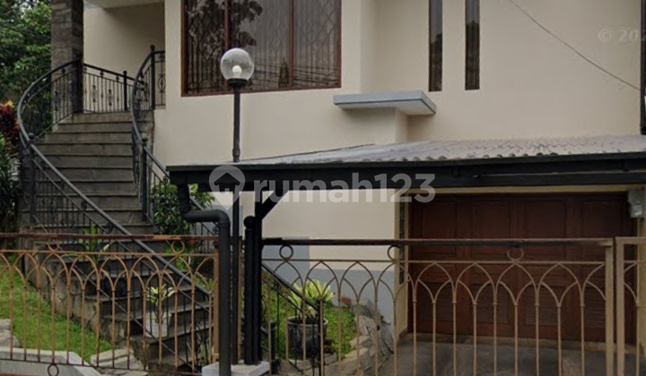 For Sale, Well-Maintained Hook House in Setra Indah Pasteur 1