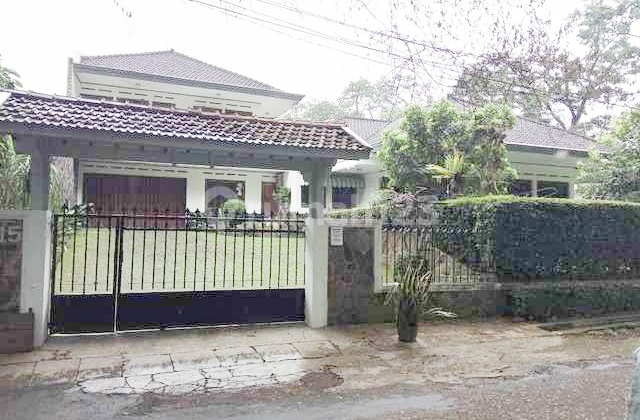 Dijual Rumah Hook Cocok untuk Kantor Sayap Dago