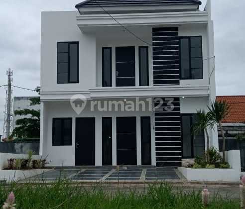 Rumah Modern 2 Lantai di Tulangan 2