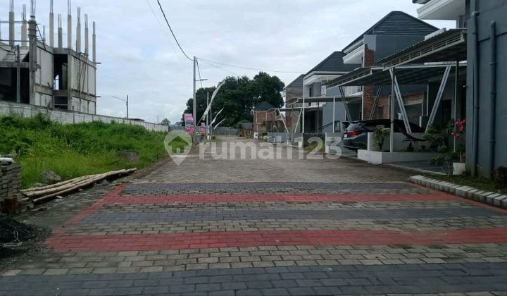 Rumah Modern 2 Lantai di Tulangan 1