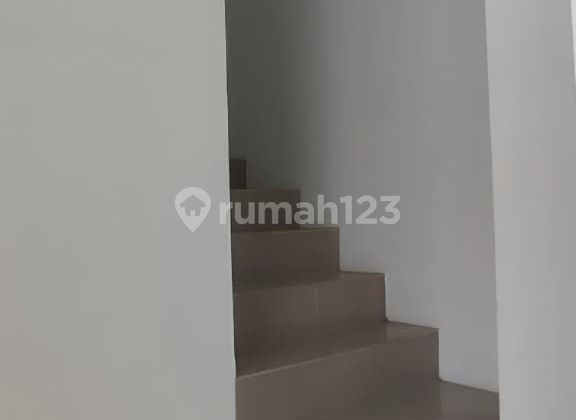 Only 7 Minutes to Bogor Station Beautiful House with SHM in Baranangsiang