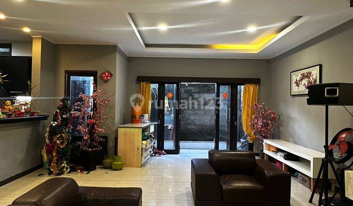 Rumah Mewah 3 Lantai Desain Modern Di Renon 1