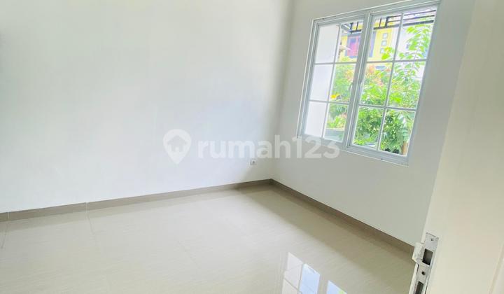 Beautiful 2-Story Residence Near Supermarket and Highway Access 2