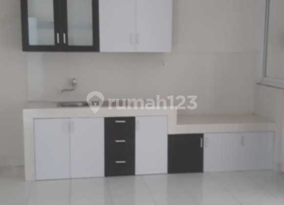 Ready-to-Live House Near School and Supermarket 2