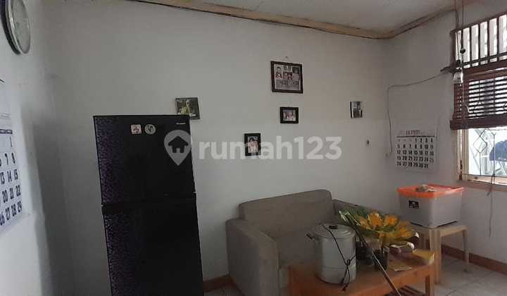 Rumah Dekat Sekolahan Dan Pasar Tradisional