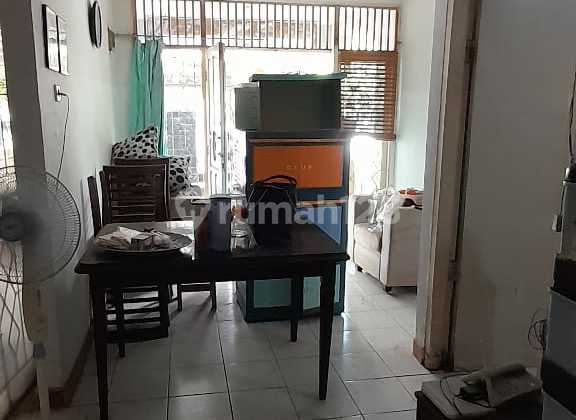 Rumah Dekat Sekolahan Dan Pasar Tradisional