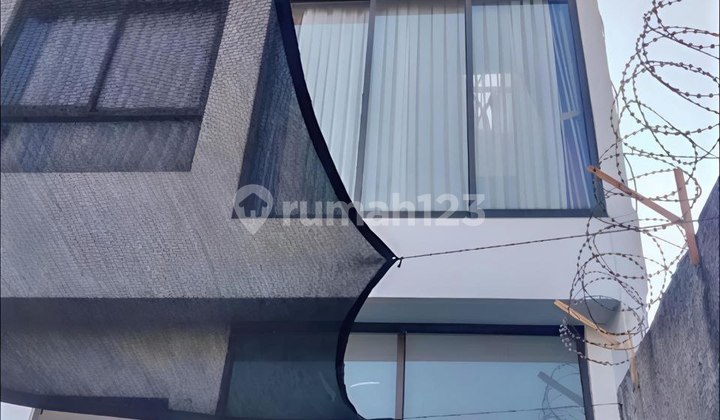 Rumah 3 Lantai dengan Private Pool di Cisaranten Kulon Arcamanik 2