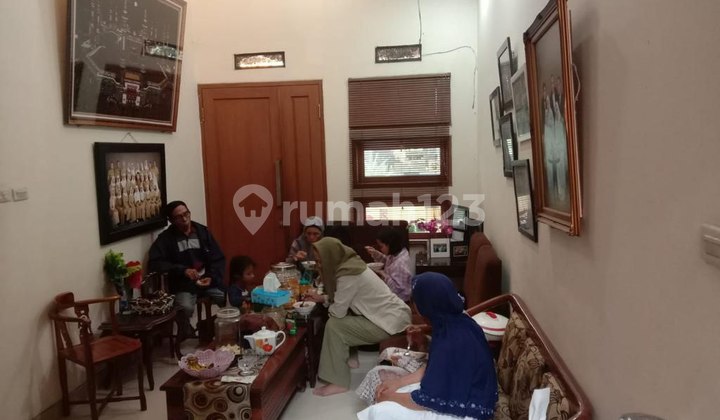 Rumah 3 Lantai Luas 340m² di Buahbatu, Turun Harga Dekat Tol Rumah 3 Lantai Luas 340m² di Buahbatu, Turun Harga Dekat Tol