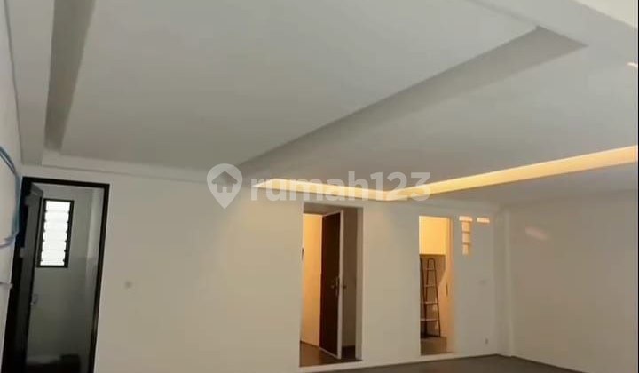 New 3-Story Double Decker Houses in Setra Duta, Only 2 Units Left! 2