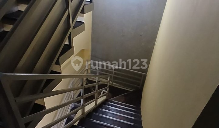 Ruko 3 Lantai di Sayap Riau, Lebar 11m, Harga di Bawah Appraisal