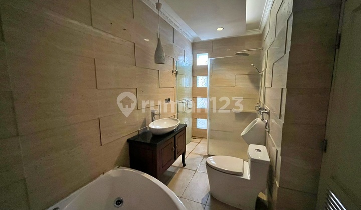 Rental House with Excellent Facilities in the Dream Location of Taman Laguna Cibubur