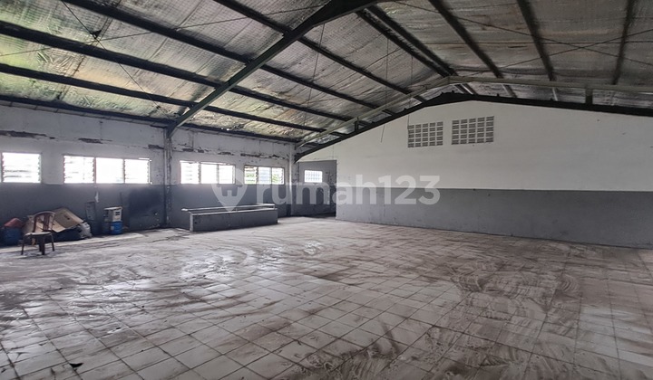 For Rent: Ex-Warehouse Building on Kopo Bihbul Main Road. Close to Kopo Toll Road. Suitable for Showroom, Workshop, or Other Businesses. For Rent: Ex-Warehouse Building on Kopo Bihbul Main Road. Close to Kopo Toll Road. Suitable for Showroom, Workshop, or Other Businesses.