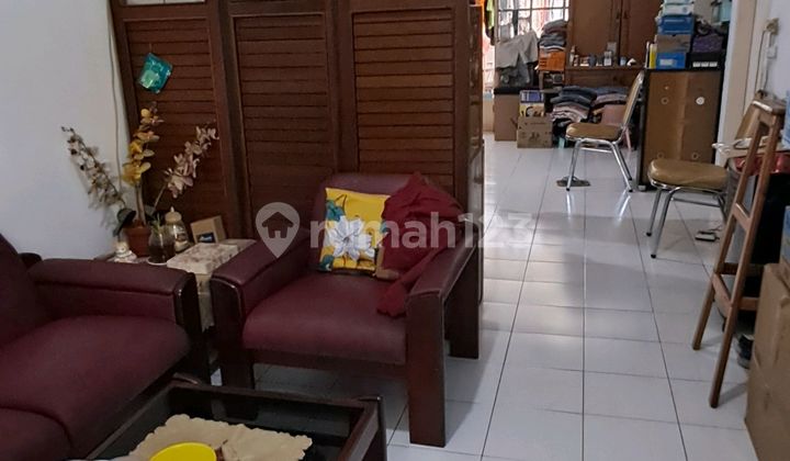 Rumah Lokasi Bagus Dengan 3 Kamar Tidur Di Taman Holis Indah. 2