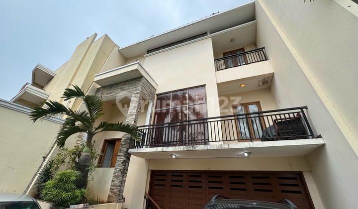 Dijual Rumah Di Bintaro Dengan Lokasi Yang Strategis Dan Lingkungan Yang Nyaman Dan Asri. Rumah Dijual Rumah Di Bintaro Dengan Lokasi Yang Strategis Dan Lingkungan Yang Nyaman Dan Asri. Rumah