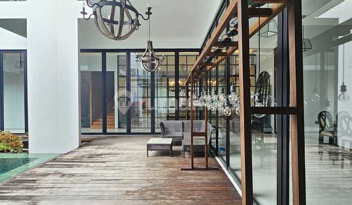 Dijual Tropical Modern Glass House Di Radio Dalam Di Dalam Kompleks Dengan Lokasi Yang Strategis Dan Akses Jalan Besar Rumah SHM Bagus Dijual Tropical Modern Glass House Di Radio Dalam Di Dalam Kompleks Dengan Lokasi Yang Strategis Dan Akses Jalan Besar Rumah SHM Bagus