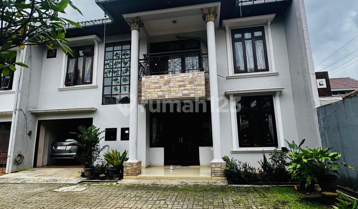 Dijual Rumah Design Classic 2 Lantai di Pondok Labu Jakarta Selatan. Cocok untuk Rumah Tinggal, Kost Kost Maupun Kantor