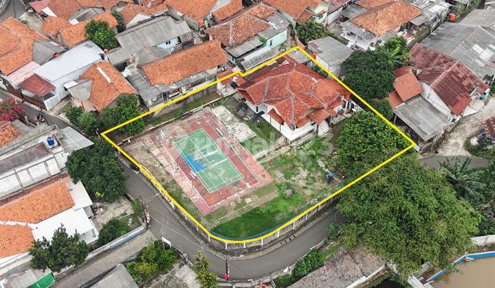 Di Jual Tanah dengan Bangunan 1 Lantai dan Lapangan Tenis di Sawangan