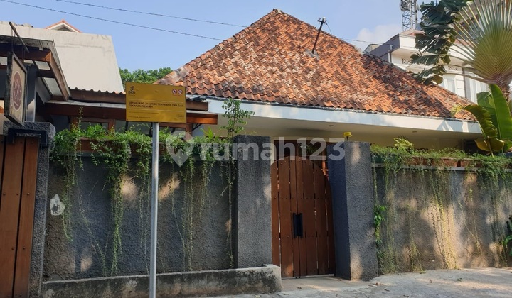 For Sale House in Setiabudi Next to Menteng. Price Slightly Above NJOP. 2