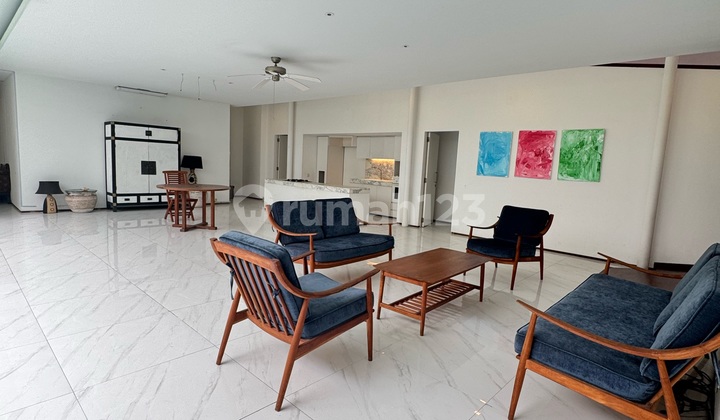 For Sale: Artistic Design House with Swimming Pool in Villa Cinere Mas, located at Jl. Venus I, Pisangan, Ciputat Timur District, South Tangerang City, Banten, Cinere, with SHM (Freehold Certificate).