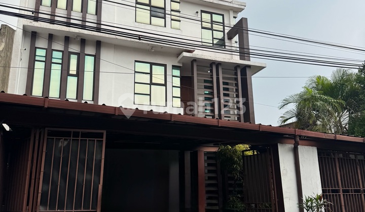 Dijual Rumah Siap Huni Cipete Minimalis Modern 3 Lantai Cocok untuk Dijadikan Rumah Kost Eksklusif, Kantor Maupun Rumah Tinggal. SHM Bagus Rumah Dijual Rumah Siap Huni Cipete Minimalis Modern 3 Lantai Cocok untuk Dijadikan Rumah Kost Eksklusif, Kantor Maupun Rumah Tinggal. SHM Bagus Rumah