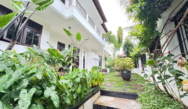 Dijual Rumah Asri Siap Huni Di Dalam Kompleks Di Cinere Dengan Taman Yang Besar Dan Lingkungan Yang Nyaman SHM Rumah