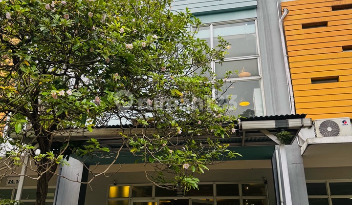 Can mortgage, Shophouse, 3 Floors, Freehold, Near Transjakarta Access, Near Toll Road Access 2
