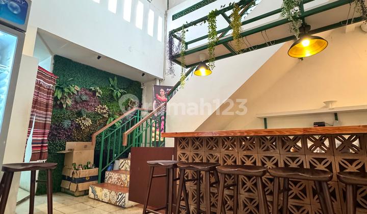 Dijual Rumah atau Ruang Usaha 2 Lantai dengan Rooftop yang Luas di Pinggir Jalan Raya Lebak Bulus. Cocok untuk Usaha atau Pun Rumah Tinggal. Rumah di Lebak Bulus SHM Rumah 2