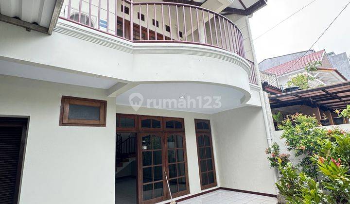 Rumah Baru Direnovasi. Rapih Dan Bagus 2 Lantai Di Mampang Prapatan Jakarta Selatan Rumah Bagus Semi Furnished di Mampang Prapatan Jakarta Selatan , Mampang Prapatan SHM - Sertifikat Hak Milik 2