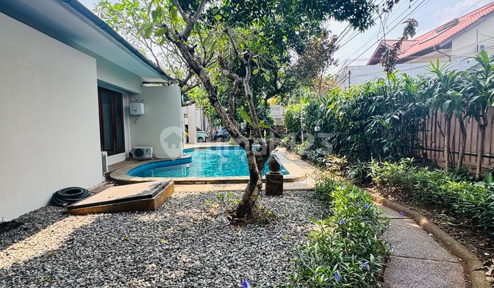 Dijual Rumah Cantik dan Asri 1 Lantai dengan Swimming Pool Fully Renovated di Lokasi Terbaik di Cipete Jakarta Selatan SHM Bagus Rumah Dijual Rumah Cantik dan Asri 1 Lantai dengan Swimming Pool Fully Renovated di Lokasi Terbaik di Cipete Jakarta Selatan SHM Bagus Rumah