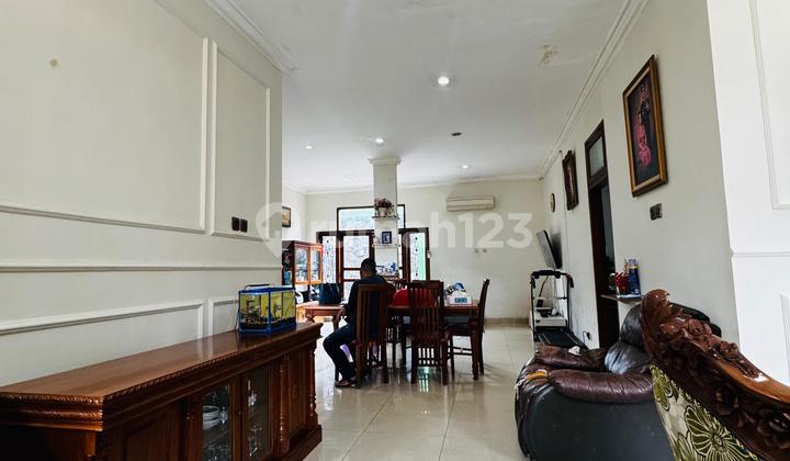 Dijual Rumah Design Classic 2 Lantai di Pondok Labu Jakarta Selatan. Cocok untuk Rumah Tinggal, Kost Kost Maupun Kantor 2
