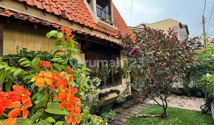 Harga Dan Lokasi Terbaik. Dijual Rumah Cantik Asri Dan Nyaman Di Cinere Dekat Dengan Pintu Tol Dan Pusat Belanja. Lokasi Strategis Dan One Gate System Rumah Shm